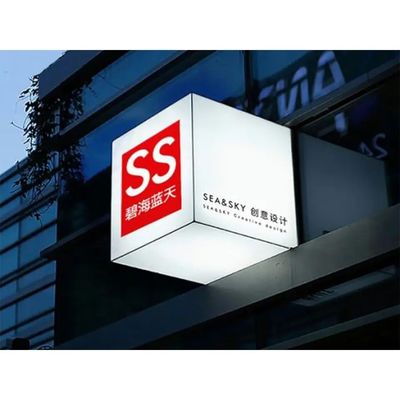 Full Color 1R1G1B HD Magic Cube LED Display Dengan IP31 Rated Iron Cabinet